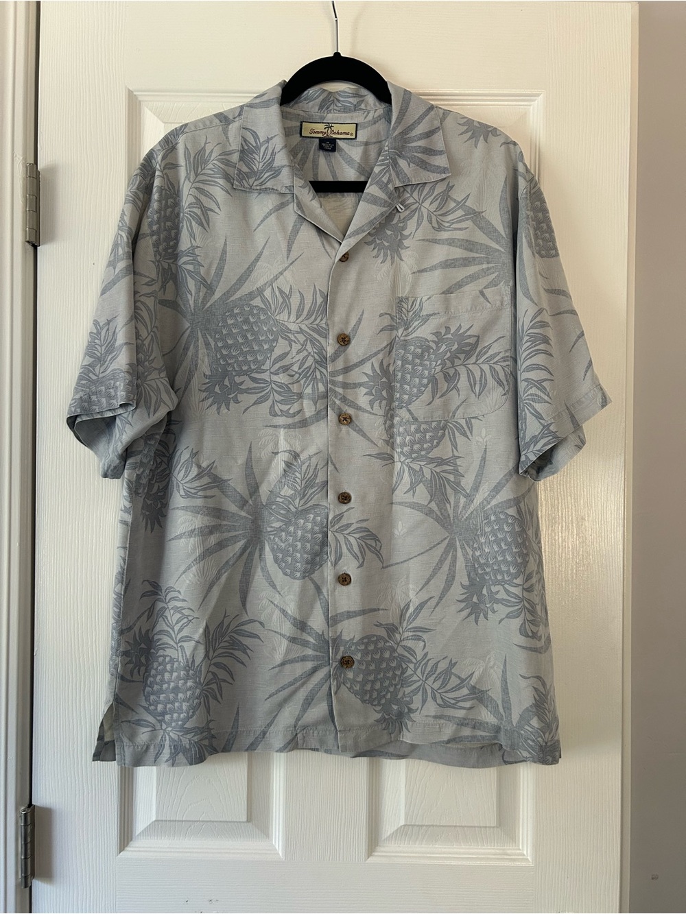 Vintage Tommy Bahama Pale Blue Pineapple Silk Camp Shirt size M